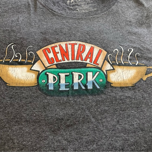 🔥🔥FRIENDS Central Perk graphic tee. XL - Picture 2 of 4
